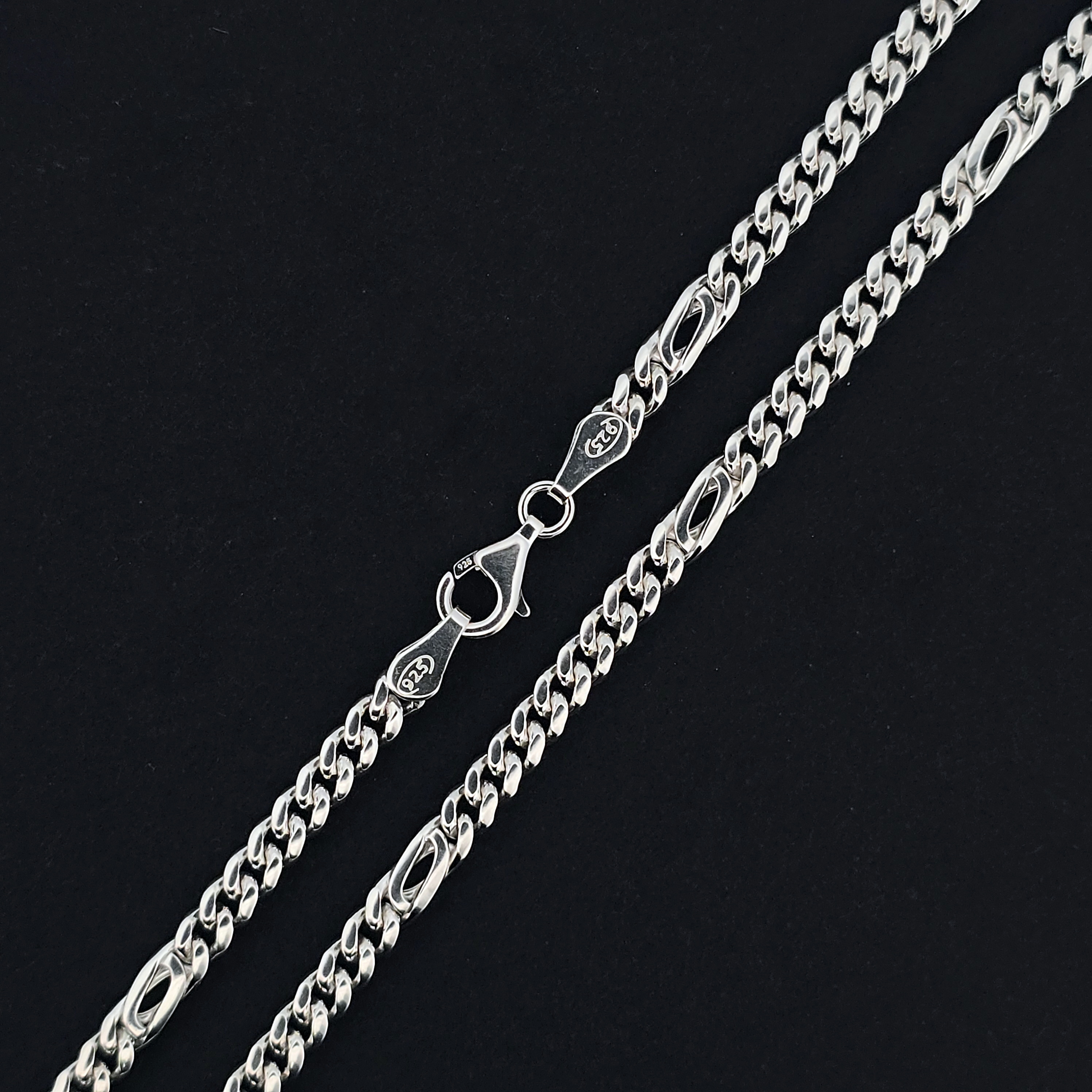 Zilveren collier met een lengte van 55 cm en schakeldikte van 4.25 mm